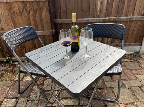 Cottage | Outdoor dining - Harleston Norfolk/ Suffolk Border Historic Cottage (Harleston)