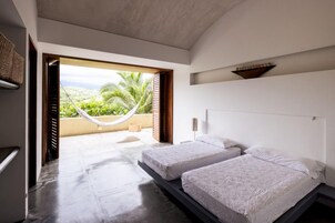 Tabla de planchar con plancha 