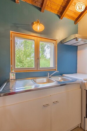 Microwave, oven, highchair