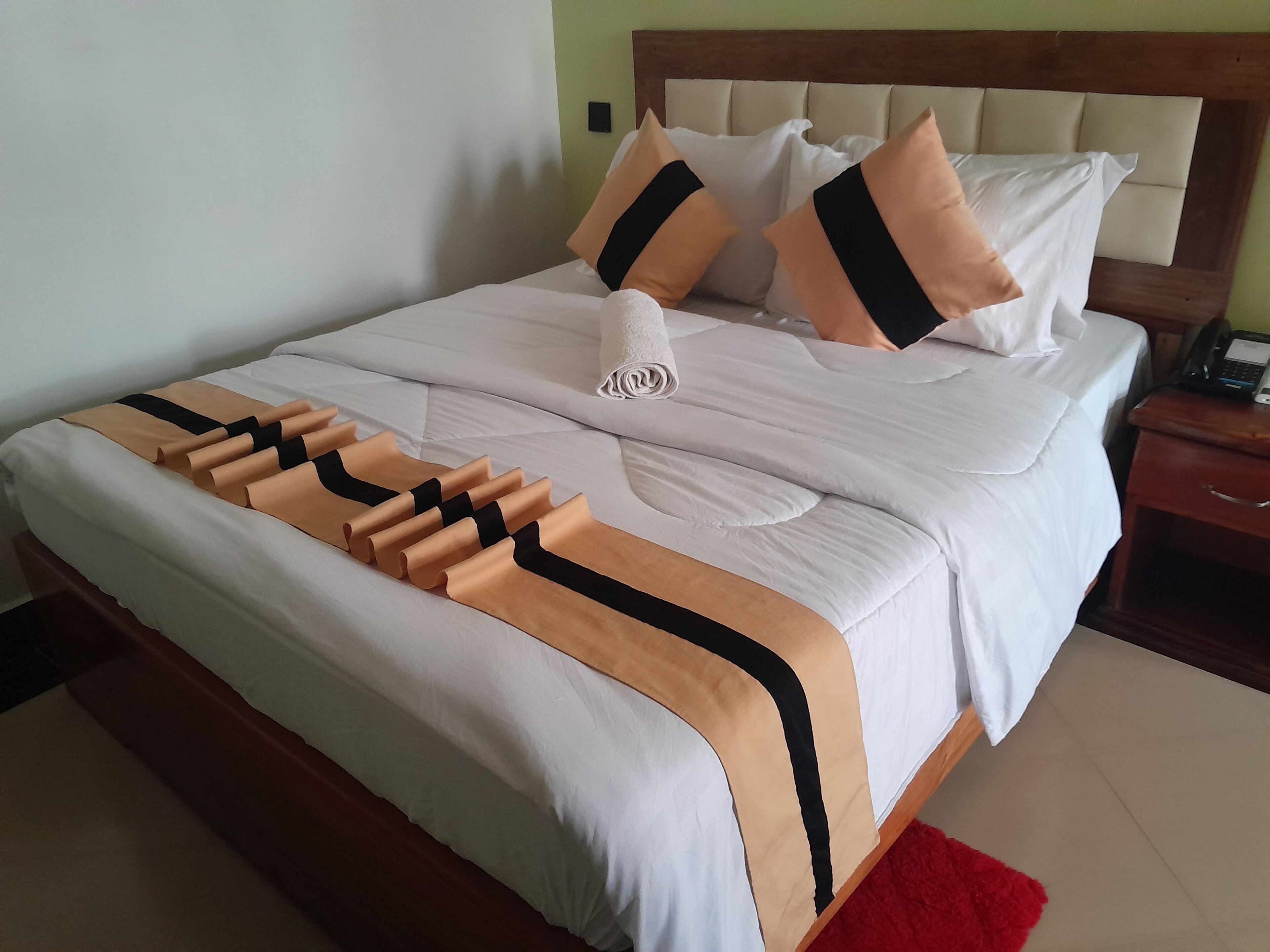 Standaard tweepersoonskamer, uitzicht op tuin | Een bureau, een laptopwerkplek, gratis wifi