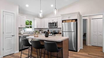Coffee/tea maker, fridge, microwave, oven