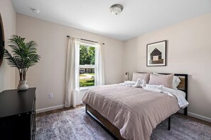 3 bedrooms, iron/ironing board, free WiFi, bed sheets - 3-Bedroom Retreat in Ocala, 10 Min to WEC! (Ocala)