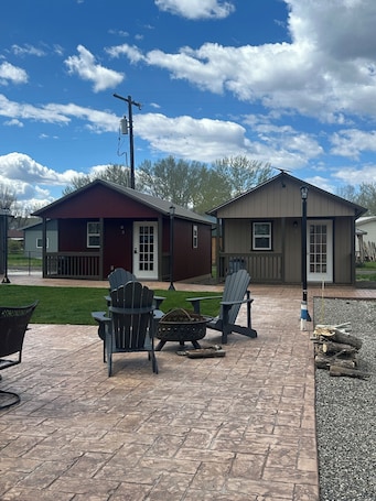 Terrace/patio. Cabin 2 in lovely Reed Point with AC