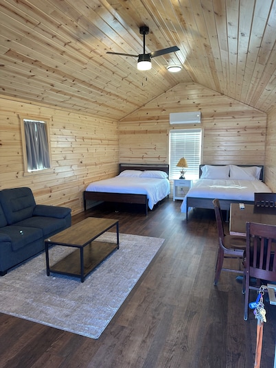 Cabin 2 in lovely Reed Point with AC