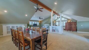 House, 1 King Bed, Patio, Garden View (15th Street Loft) | Dining