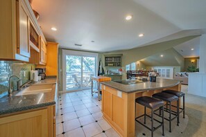 House, 1 King Bed, Patio, Garden View (15th Street Loft) | Private kitchen - 15th Street Loft (Paso Robles)