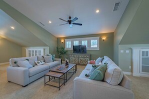 House, 1 King Bed, Patio, Garden View (15th Street Loft) | Living area - 15th Street Loft (Paso Robles)