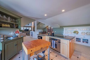 House, 1 King Bed, Patio, Garden View (15th Street Loft) | Private kitchen - 15th Street Loft (Paso Robles)