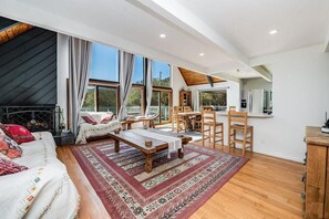 Smart TV, fireplace, offices