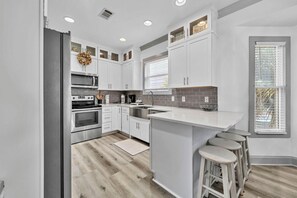 Maison, plusieurs lits (Grouper Therapy) | Cuisine privée