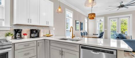 House, Multiple Beds (Calliope) | Private kitchen