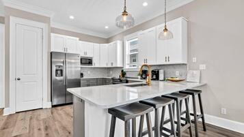 House, Multiple Beds (Calliope) | Private kitchen | Oven, toaster