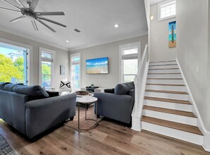 House, Multiple Beds (Calliope) | Living area