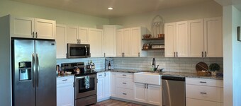 Edison Heights River Sanctuary with boat dock and river access in wine country.