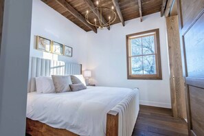 3 soverom, strykejern/-brett, reiseseng for barn og wi-fi