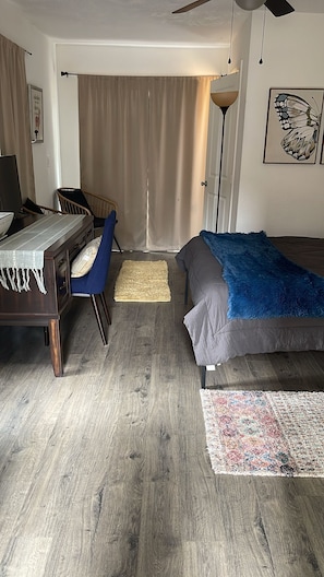 5 chambres, fer et planche à repasser, Wi-Fi, draps fournis