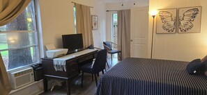 5 bedrooms, iron/ironing board, WiFi, bed sheets