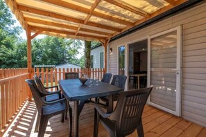 屋外ダイニングエリア