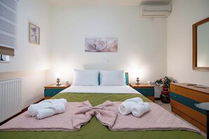 4 bedrooms, desk, iron/ironing board, travel cot