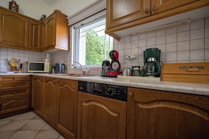 Micro-ondes, four, plaque de cuisson, lave-vaisselle