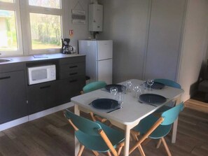 Fridge, microwave, stovetop