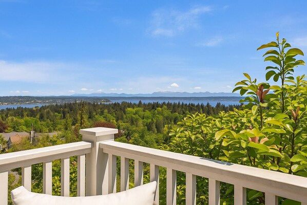 Comfort Suite, Balcony, City View | Balcony - Large Capitol Hill Home Family Retreat (Seattle)