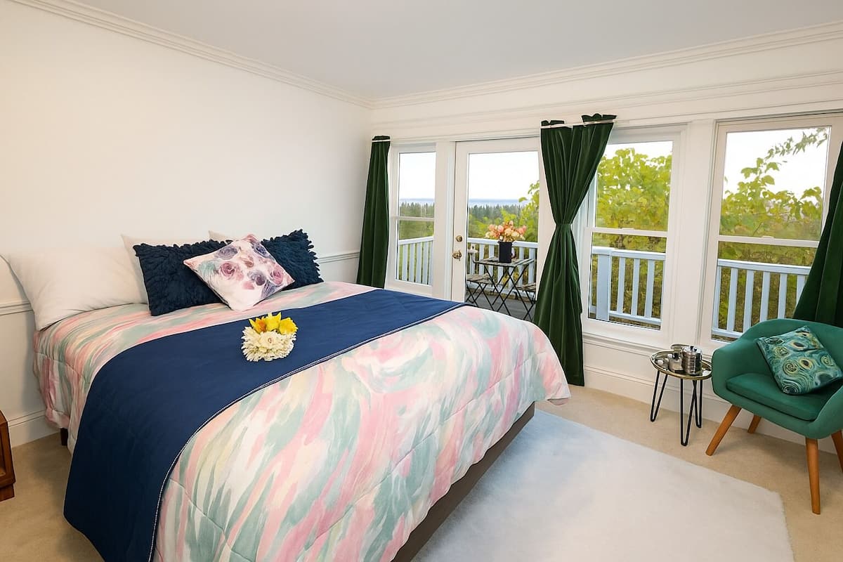 Laptop workspace, iron/ironing board, free WiFi, bed sheets