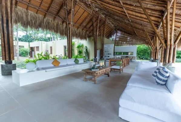 House, Garden View | Living area - Yeguas V60 by Wynwood House (Soacha)