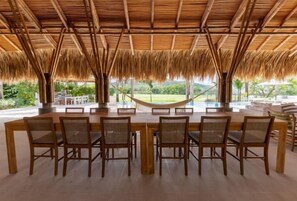 Maison, vue jardin | Salle à manger