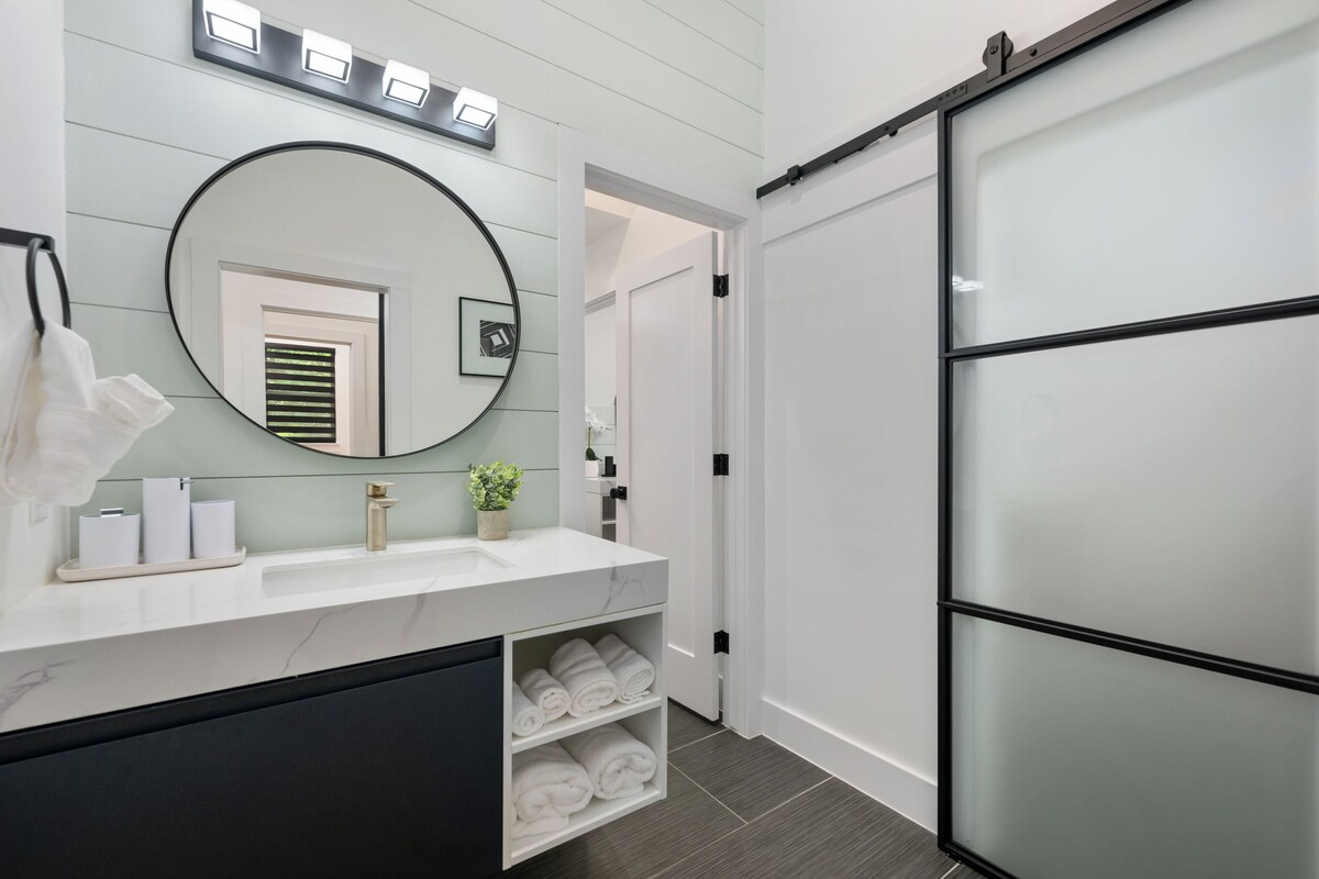 Photo 26 of MODERN LUXURY HOME W/FABULOUS SHADED YARD! POOL! 5BR 4.5 BA HOME - SOCO & DT