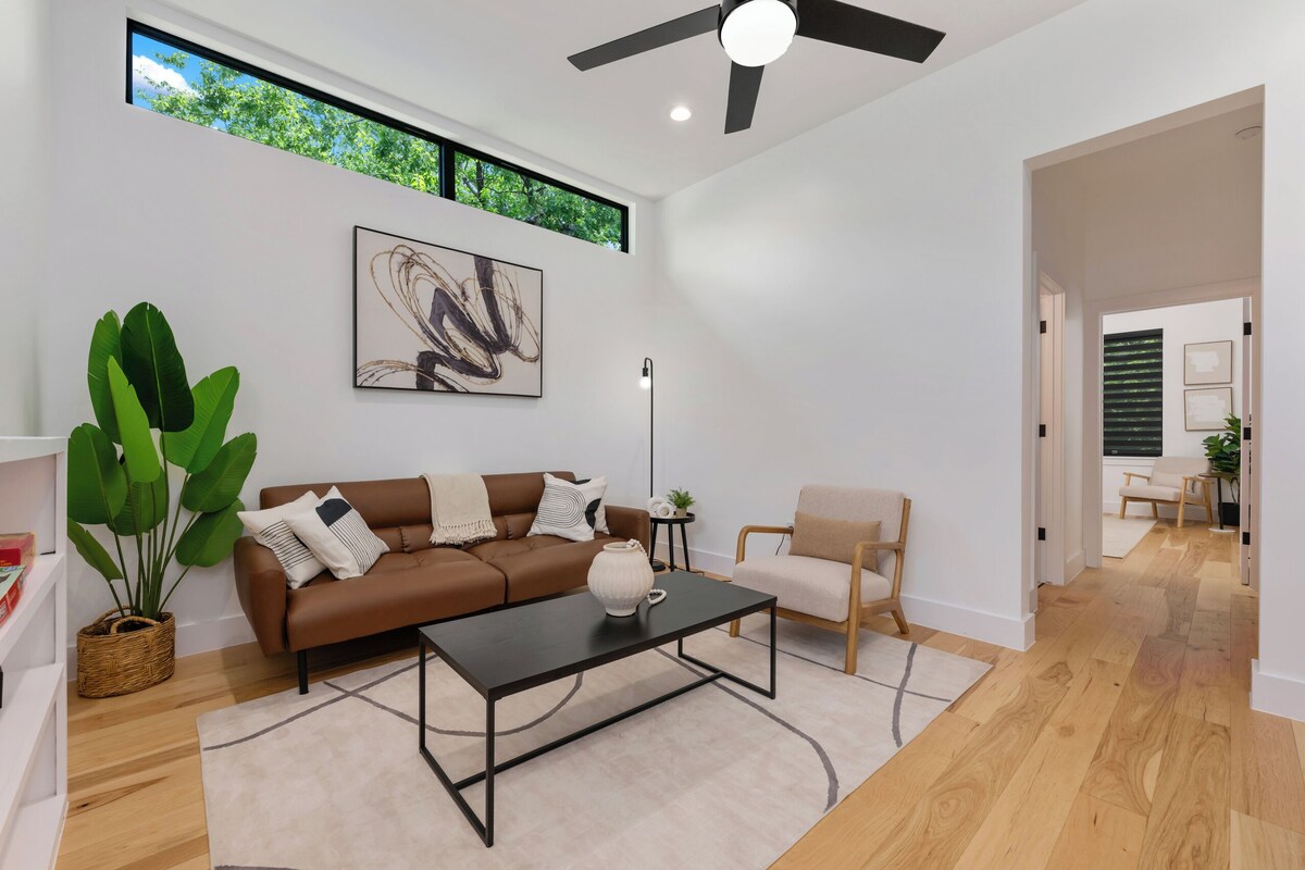 Photo 19 of MODERN LUXURY HOME W/FABULOUS SHADED YARD! POOL! 5BR 4.5 BA HOME - SOCO & DT
