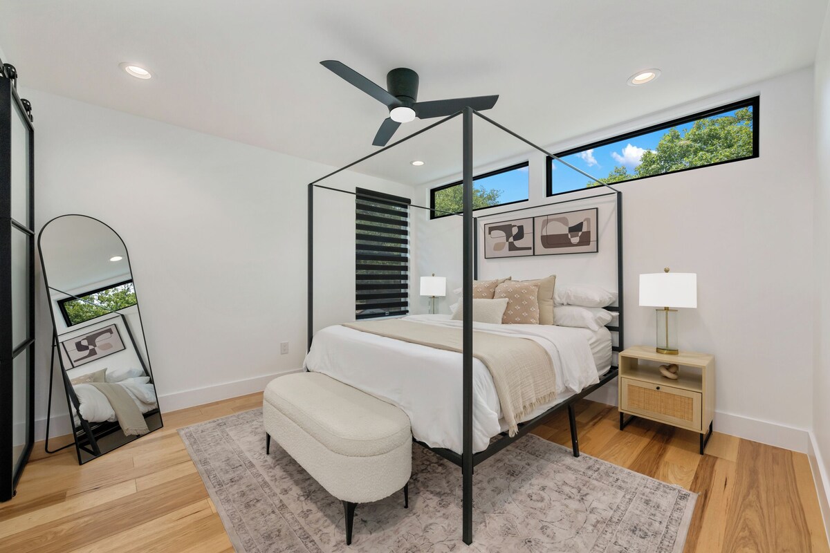 Photo 23 of MODERN LUXURY HOME W/FABULOUS SHADED YARD! POOL! 5BR 4.5 BA HOME - SOCO & DT