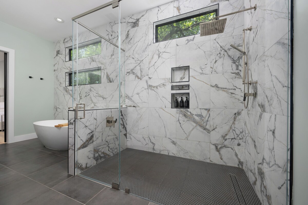 Photo 12 of MODERN LUXURY HOME W/FABULOUS SHADED YARD! POOL! 5BR 4.5 BA HOME - SOCO & DT