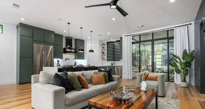 MODERN LUXURY HOME W/FABULOUS SHADED YARD! POOL! 5BR 4.5 BA HOME - SOCO & DT