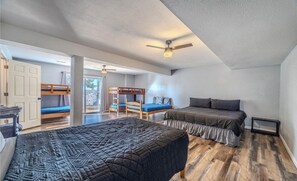 5 Schlafzimmer, Bügeleisen/Bügelbrett, WLAN, Bettwäsche