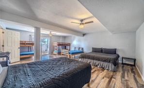 5 Schlafzimmer, Bügeleisen/Bügelbrett, WLAN, Bettwäsche