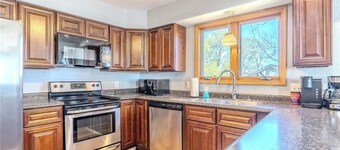 Sleeps 27! Large Parties Welcome! Next to Shady Gators!