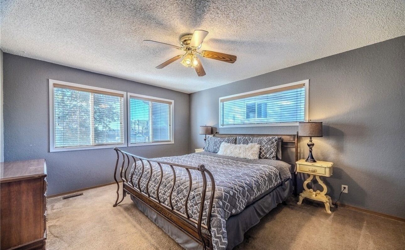 5 bedrooms, iron/ironing board, WiFi, bed sheets