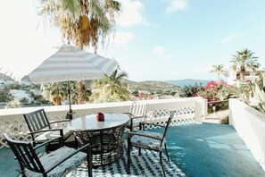 Outdoor dining - Teagues Bay Hideaway - Ocean View Cottage (Christiansted)