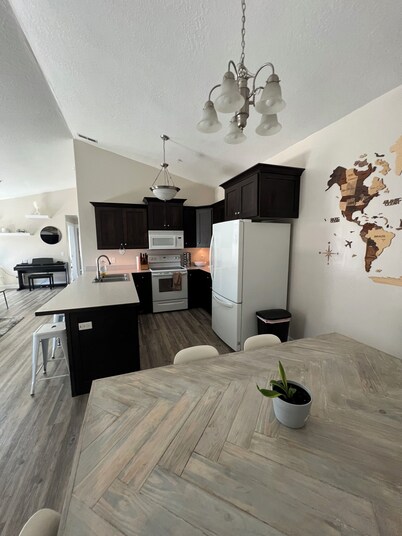 Modern Clean 2Bed 2Bath Condo. Next to Payson Temple, I15, Walmart, and more!