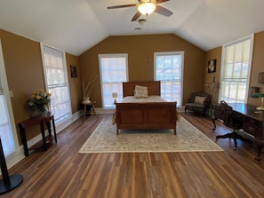 1 bedroom, desk, iron/ironing board, WiFi