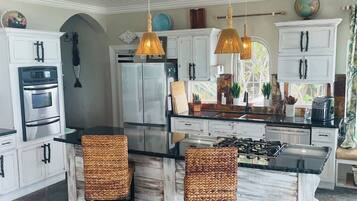 Micro-ondes, four, plaque de cuisson, lave-vaisselle