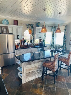 Microonde, forno, piano cottura, lavastoviglie