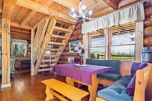 Dining - Pet Friendly Cabin near The Great Smoky Mountains Sleeps up to 3 People (Maryville)
