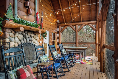 Little River Family Retreat
5 king suites, 4.5 BA, walking trail, creek, private