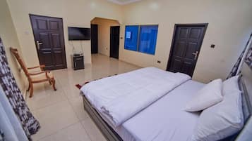Deluxe Double Room | Desk, laptop workspace, blackout drapes, soundproofing