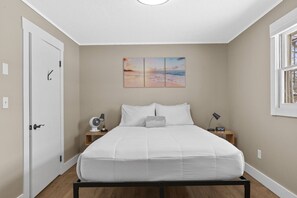 3 多间卧室、办公桌、旅行婴儿床、WiFi