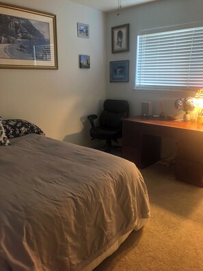 3 bedrooms, iron/ironing board, WiFi, bed sheets - Charming 3-bedroom house with AC, WiFi in soothing Vacaville (Vacaville)
