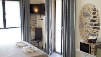Iron/ironing board, WiFi, bed sheets