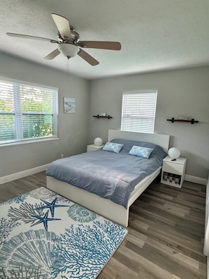 3 bedrooms, desk, iron/ironing board, travel cot